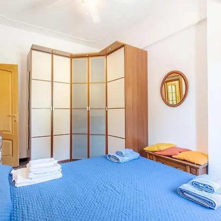 San Martino District Functional Flat 아파트 제노바